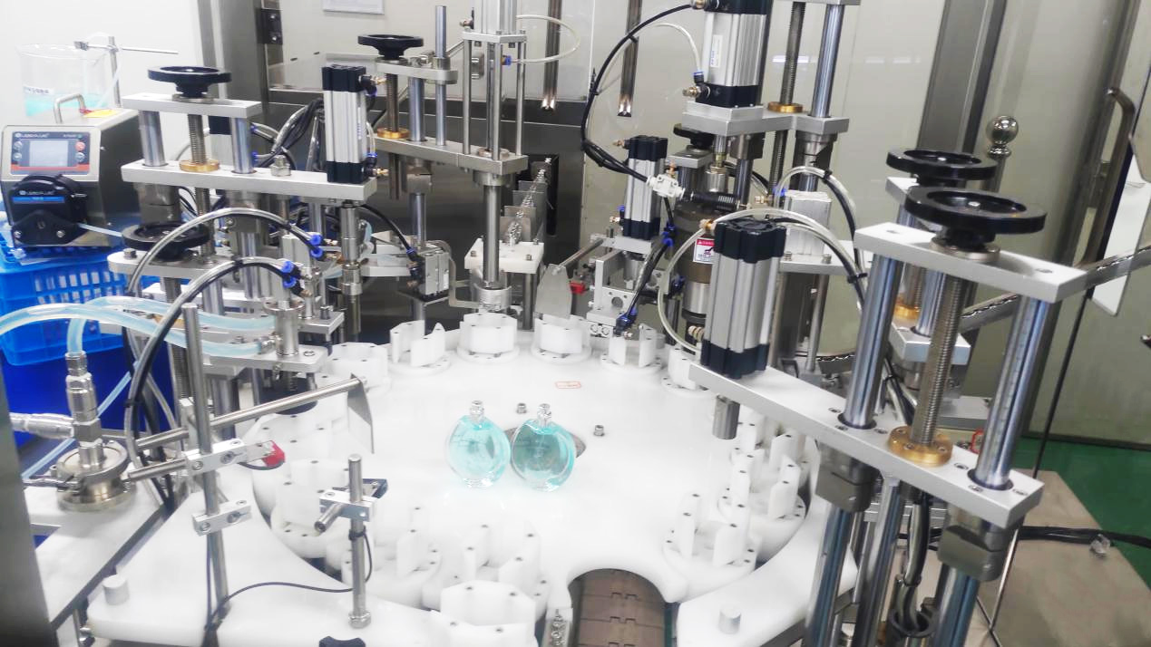 Automatic 5-100ml Luxury Rotary Negative Pressure Vacuum Liquid Perfume Filling Crimping Cap Pressing Sealing Machine