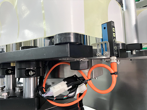 Hone Automatic Front and Back Double Side Labeling Machine Liquid Soap Label Applicator for Shampoo Bottle Labeling Machine