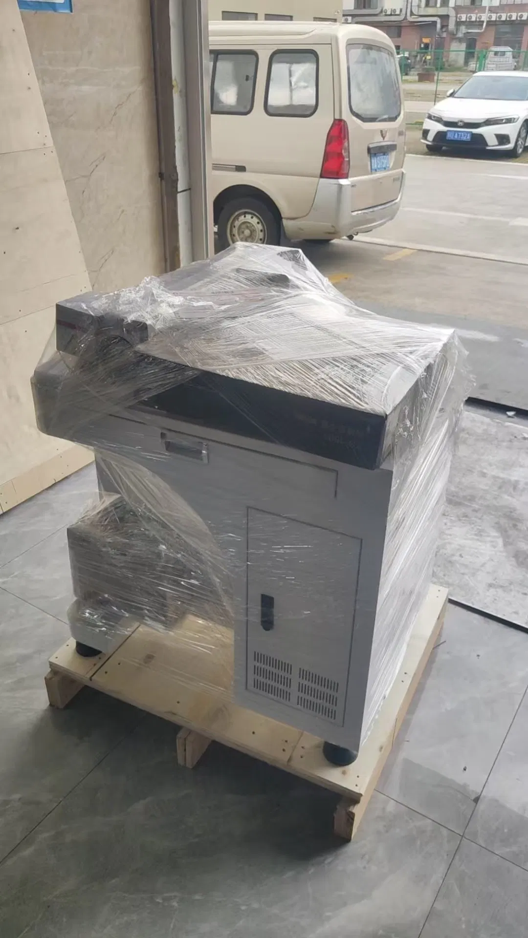 20W Cabinet Laser Marking Machine with Rotation Axis Function