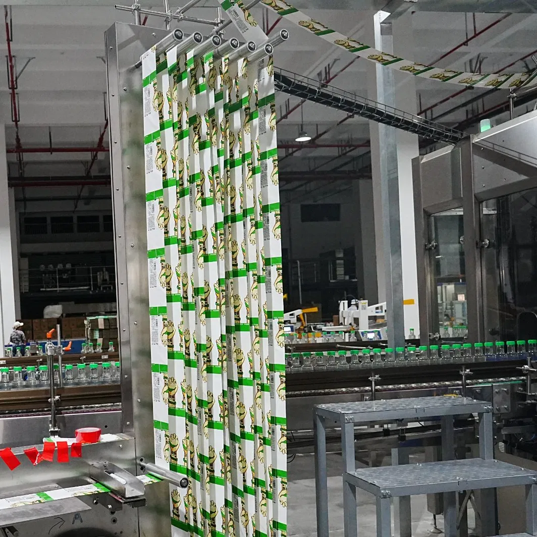 Fully Automatic and High Speed Label Shrink Tunnel Label Feeding System