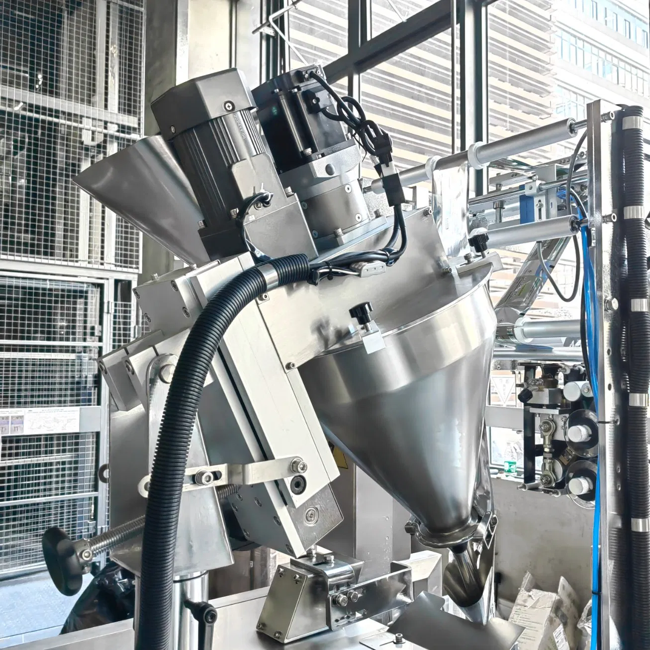 Small Bag Tea Powder Packing Machine Automatic Packing Machine Sealing Machine Filling Machine