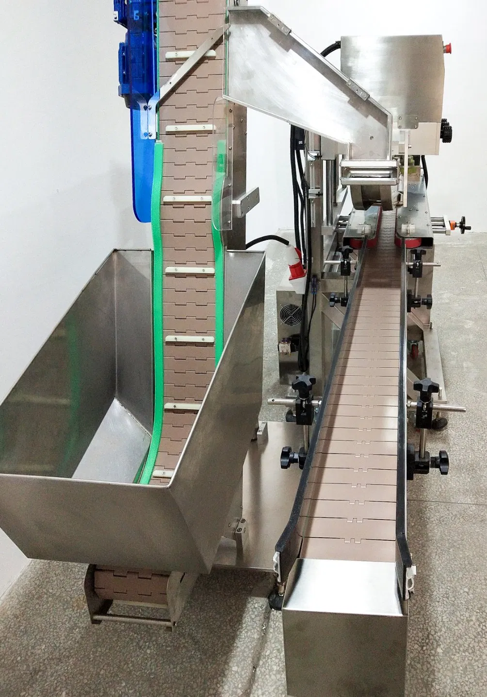 Cm300 Automatic Metal PP Pet Lid Capper Screw Capping Machine with Cap Elevator