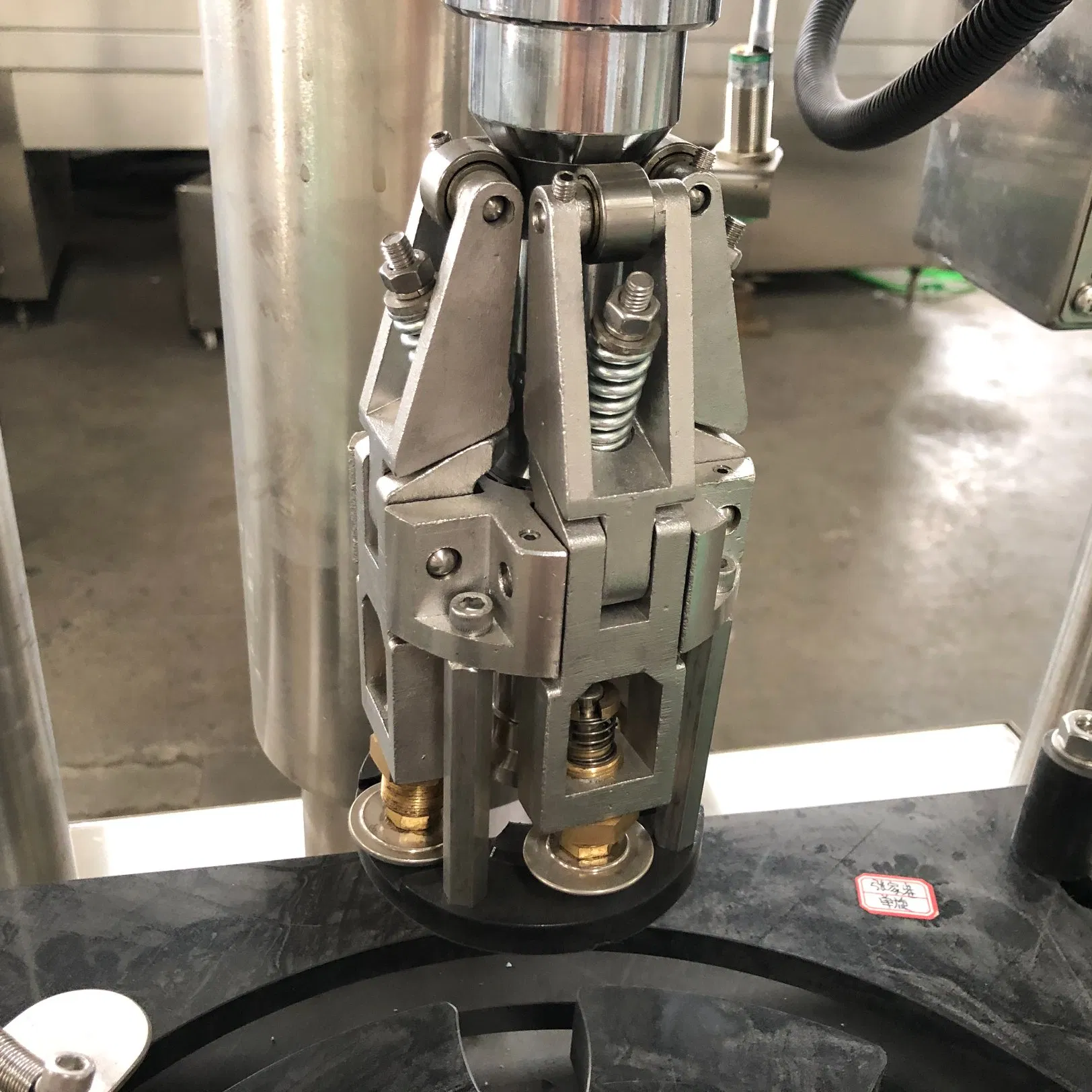 Fw-1 Automatic Wine Bottle Ropp Metal Lock Aluminum Cap Crimping Capping Machine Supply