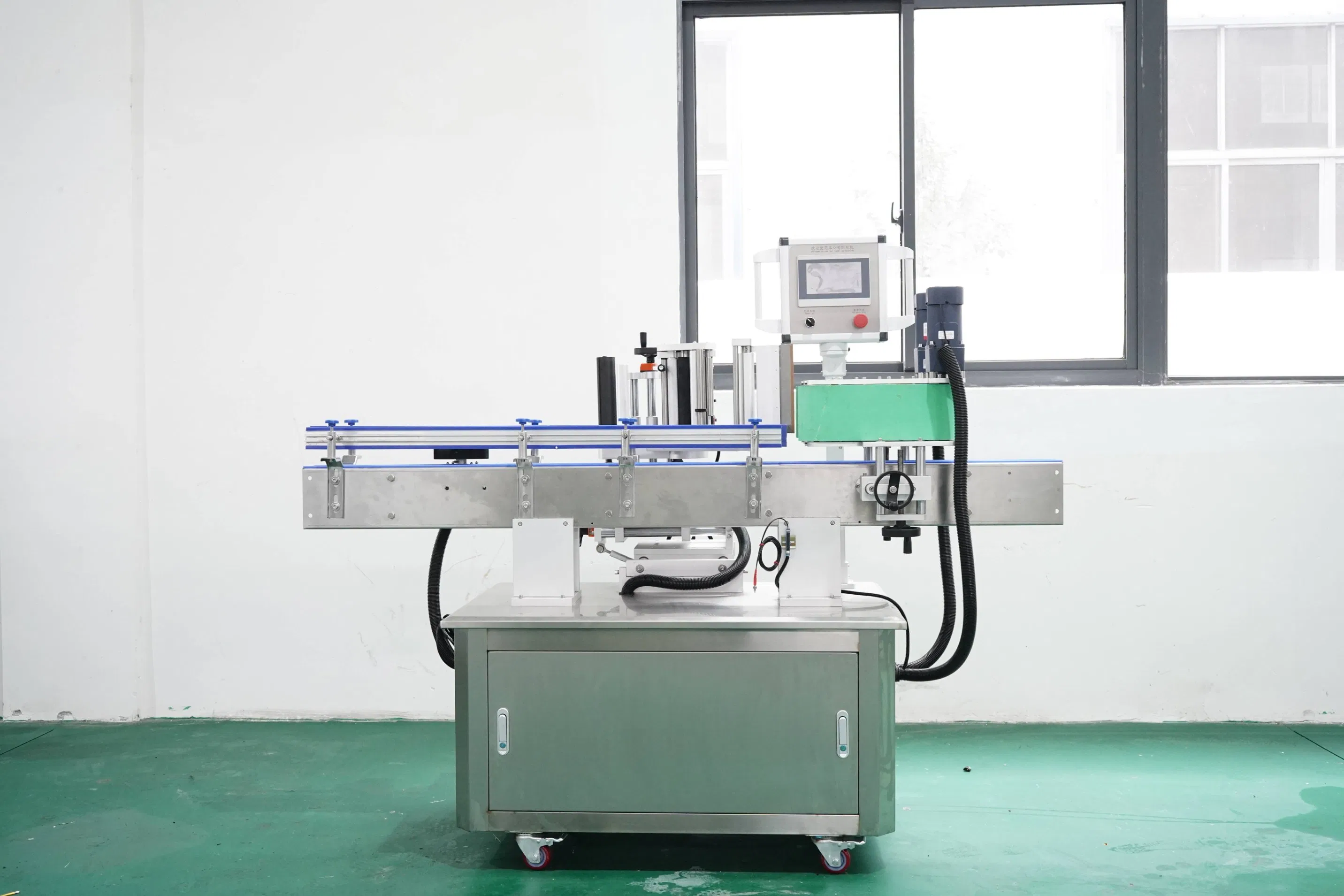 High-Speed Round Bottle Labeling Equipment for Wine Beverages