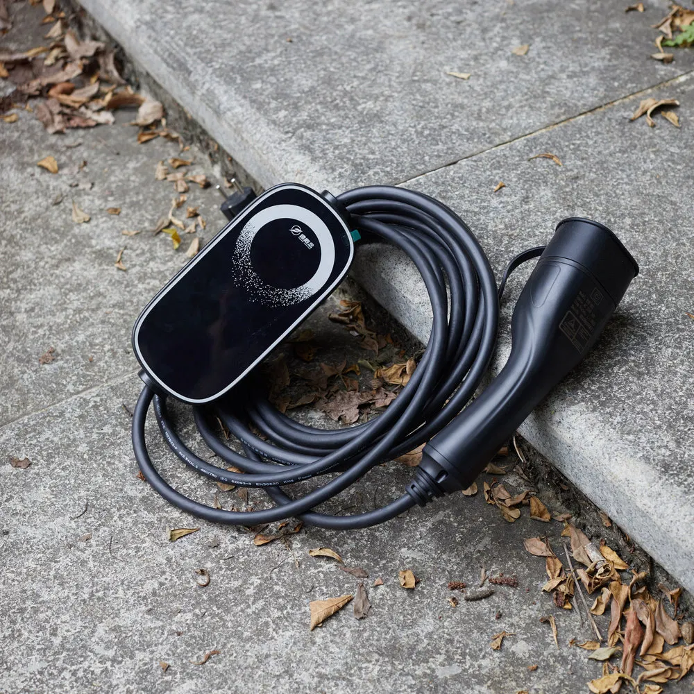 Reliability Remote Control Qd07 Portable Car Charger with WiFi Control