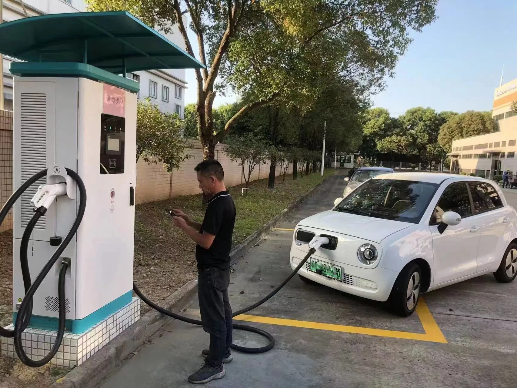 160kw EV Charger CE Certified DC CCS Chademo Chinese Source Supplier Single or Double Connector Commercial Evse with Payment System USB Port