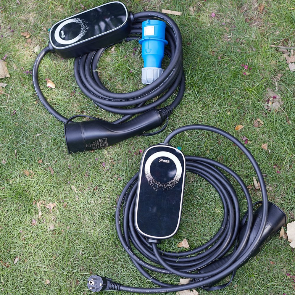 Dustproof High Compatibility Qd07 Portable Electric Car Charger with WiFi Control