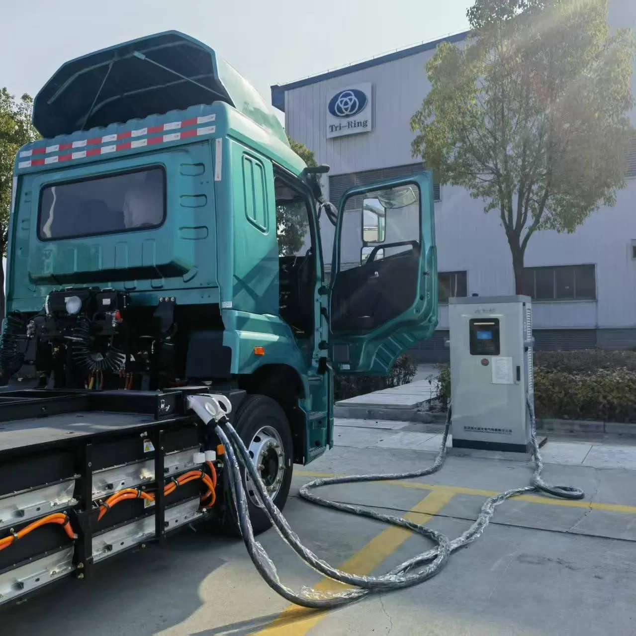 DC 180-320kw EV Charger Distributed Charging Station IP54 Heavy Truck Loading Truck
