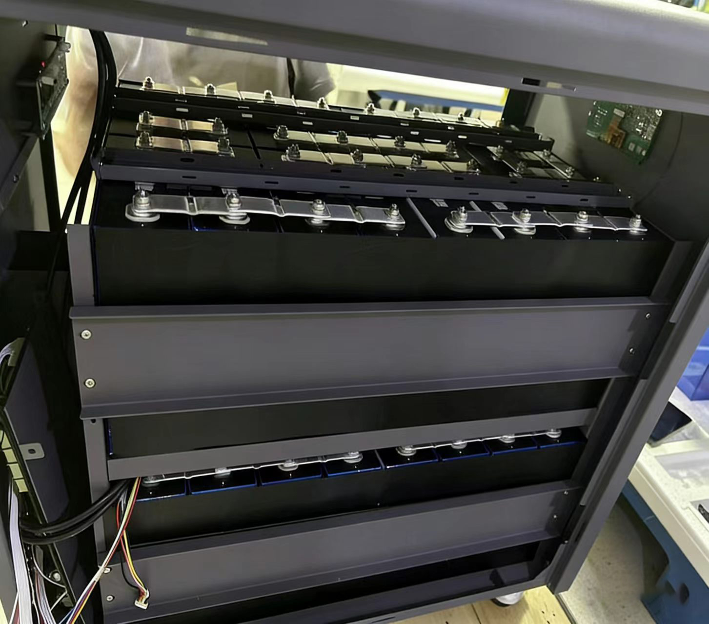 32kWh Residential &amp; Commercial Lithium-Ion Solar Battery Pack 51.2V 628Ah Energy Storage Solution Home Energy Storage Battery