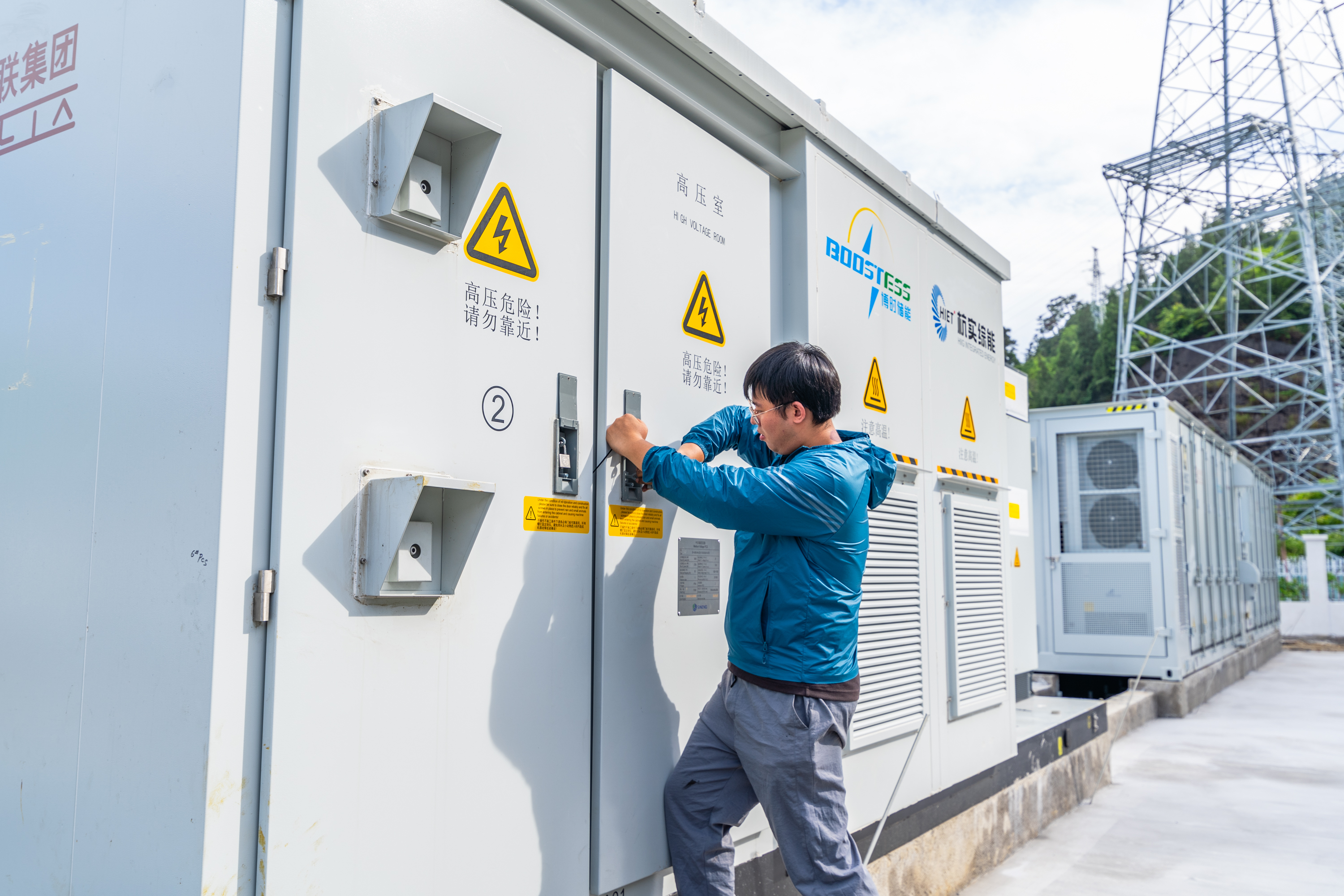 BoostESS Customizable 5MWh 20FT Solar Energy Storage System 1MW Customizable ESS Storage Container Liquid Cooling LIFEPo4