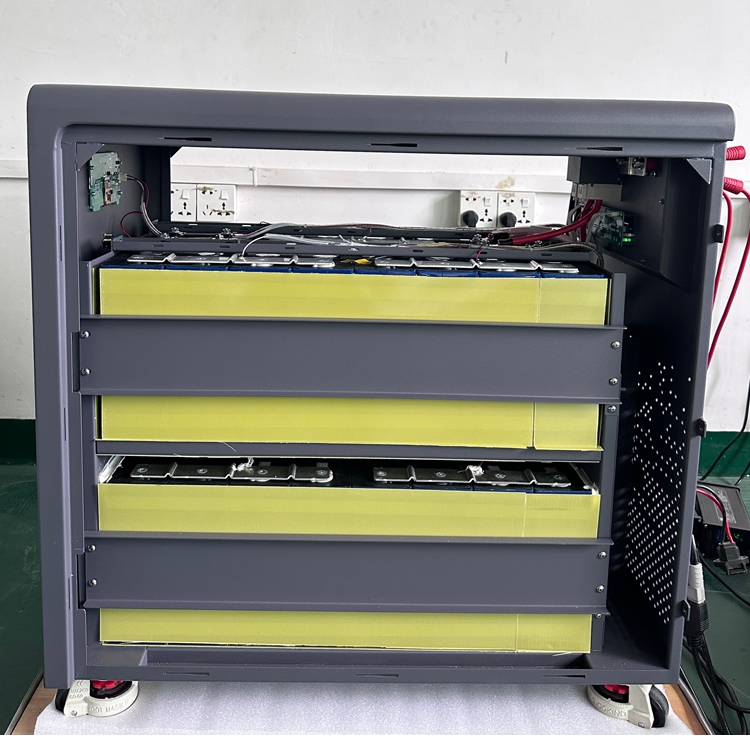 51.2V 400Ah 600ah 30kWh 20kwh 15kwh Battery Vertical Moveable Lithium Ion Battery Solar Power Home Storage Systems LiFePO4 Pack