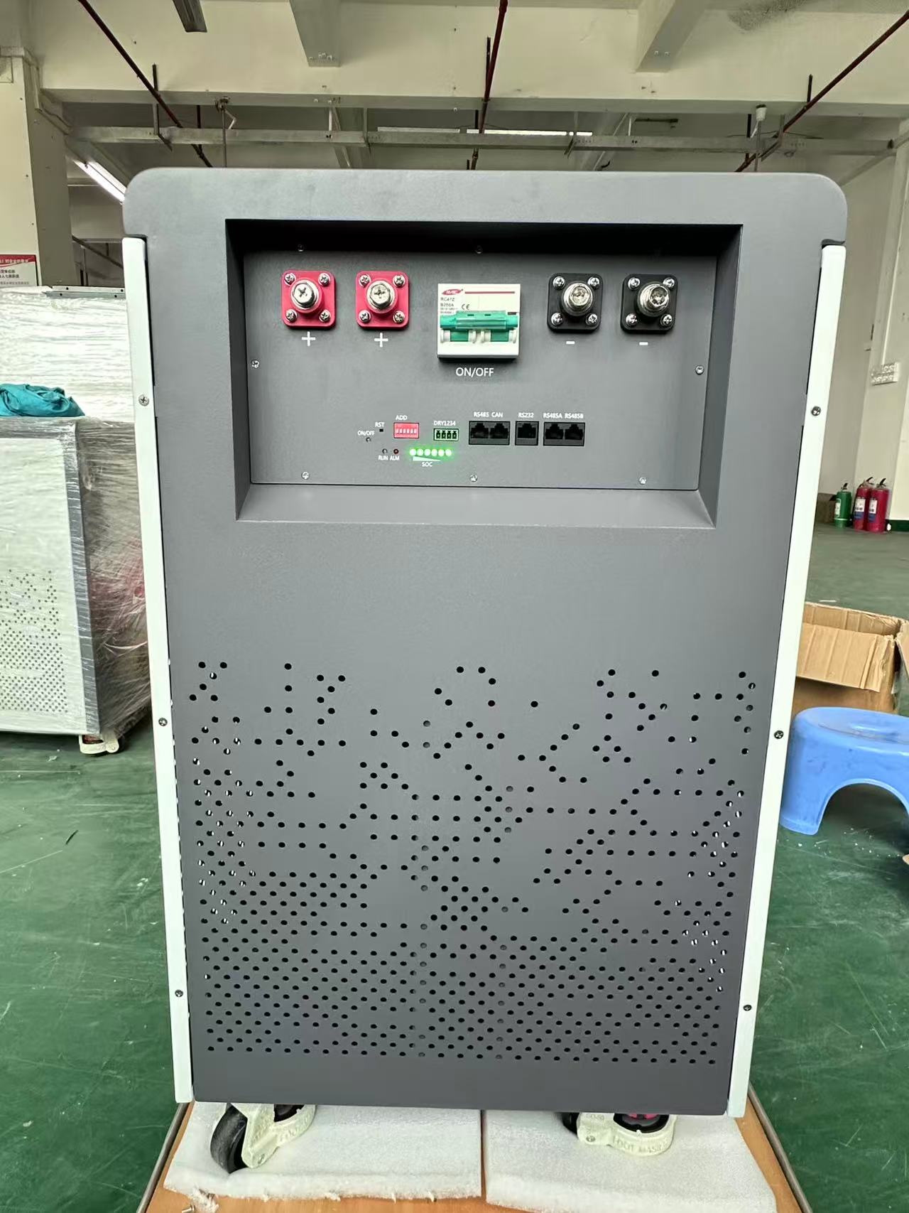 Big Capacity 50KW 30KW 20KW 15KW LiFePO4 Batteries 48V 300Ah-1000Ah Hybrid Grid Split Floor Standing Wheels Home Solar System