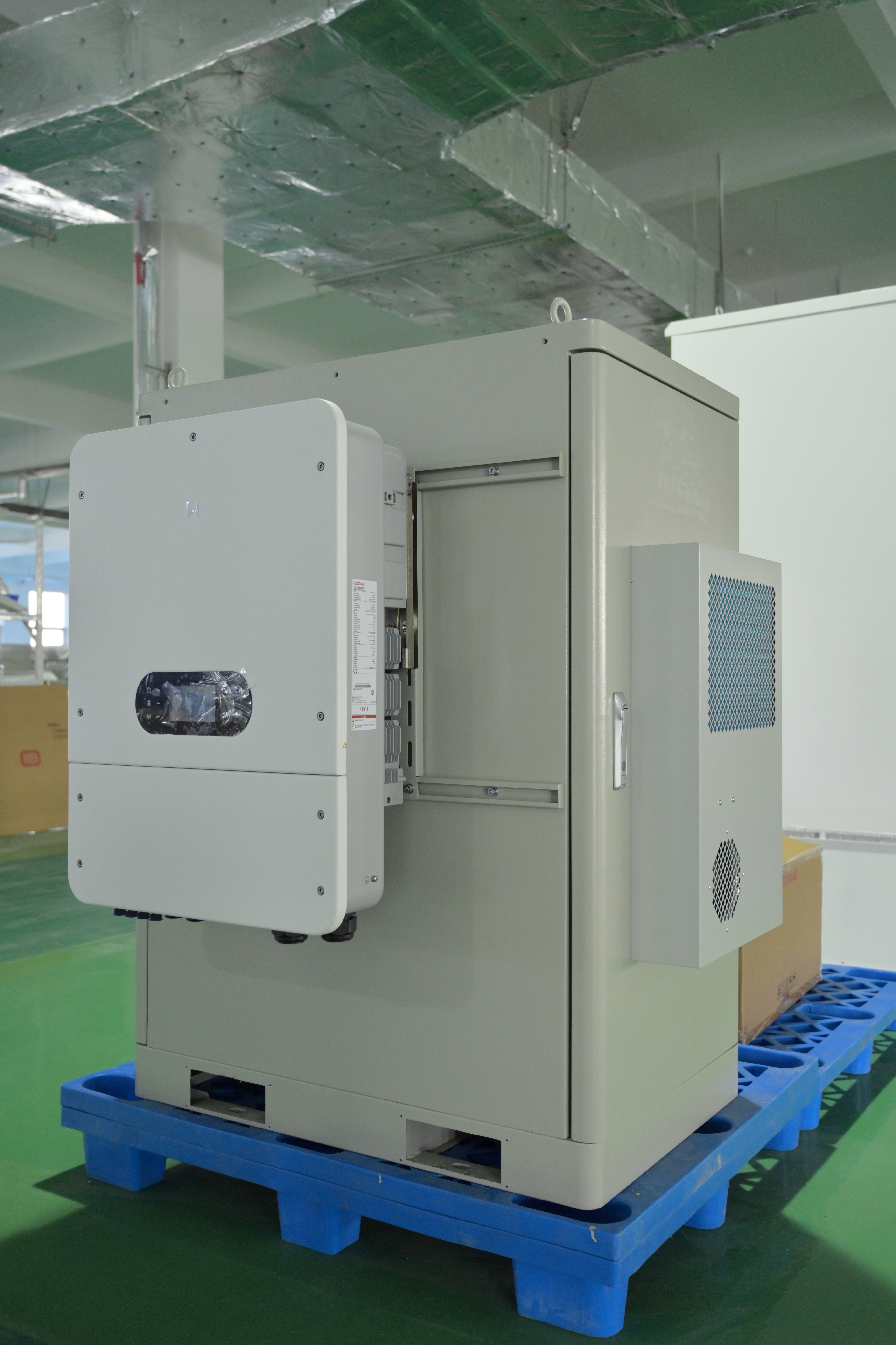 All One LiFePO4 Lithium Battery Inverter Hybrid Low Voltage Solar Inverter 220VAC 300W Grid Battery Charger IP66 Protection Air