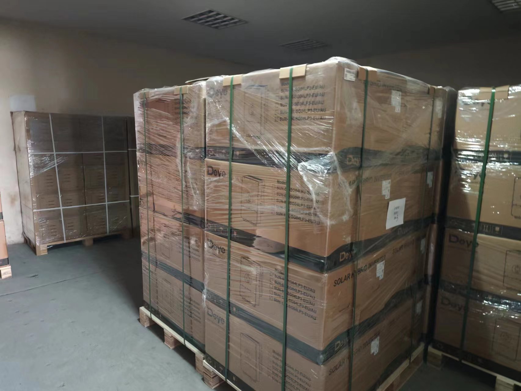 Good Quality Deye SUN-30K-SG01HP3-EU-BM3 20kW 30kW 40kW 50kW Three Phase High Voltage Hybrid Solar Inverter With Certificated