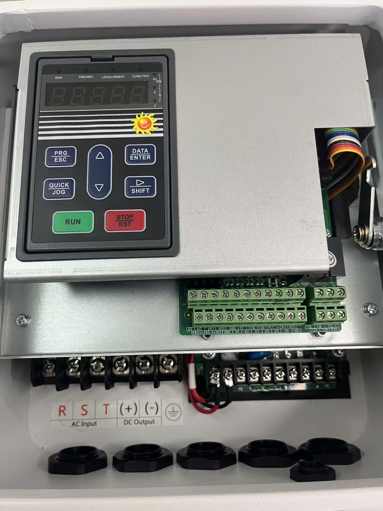MICNO KE300A-01 IP65 Solar Pump Inverter 0.4KW-2.2KW Single-Phase 220V LED Display 99% MPPT Efficiency 4-17A Output Agricultural