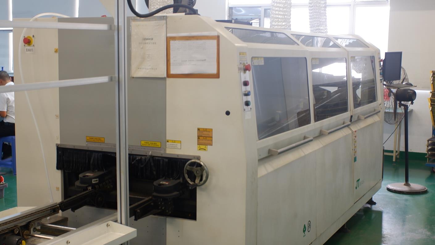 Wave soldering process for circuit board manufacturing at Yde Power