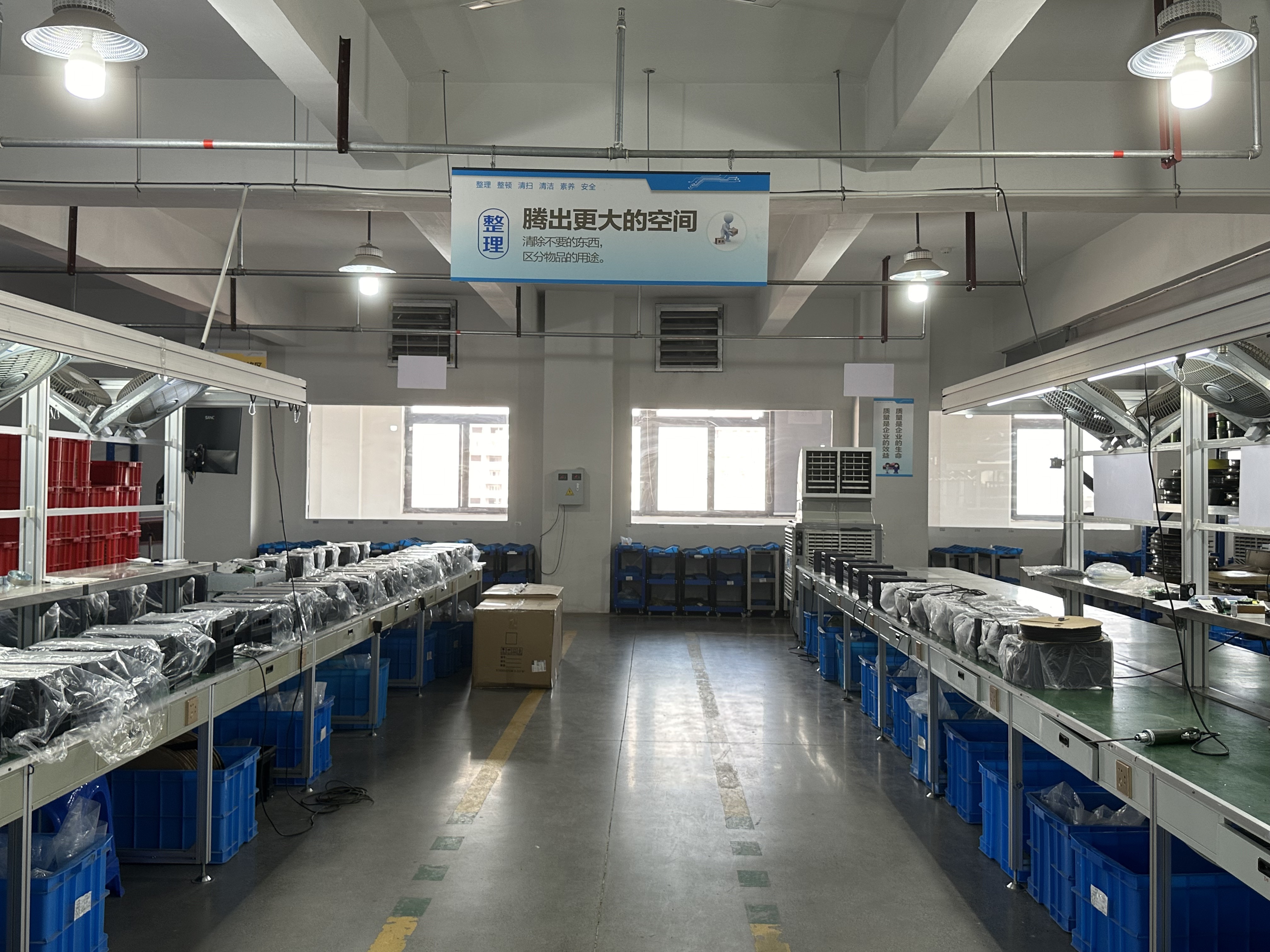 Cheap 22KW Vector Control VFD Drive Cabinet Customized Inverter Frequency Converter 50-60Hz 380V Solar Pump Inverter