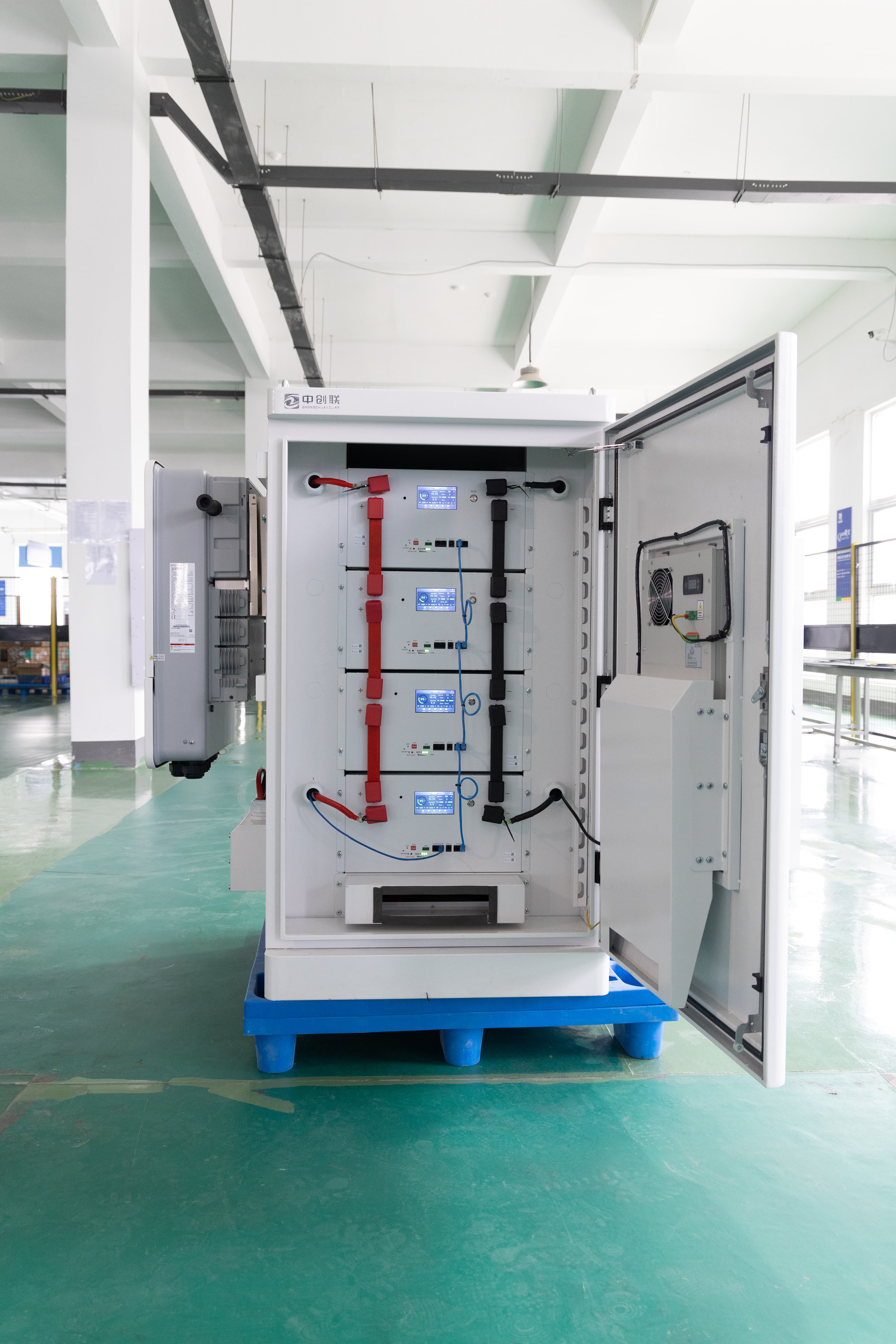 All One LiFePO4 Lithium Battery Inverter Hybrid Low Voltage Solar Inverter 220VAC 300W Grid Battery Charger IP66 Protection Air