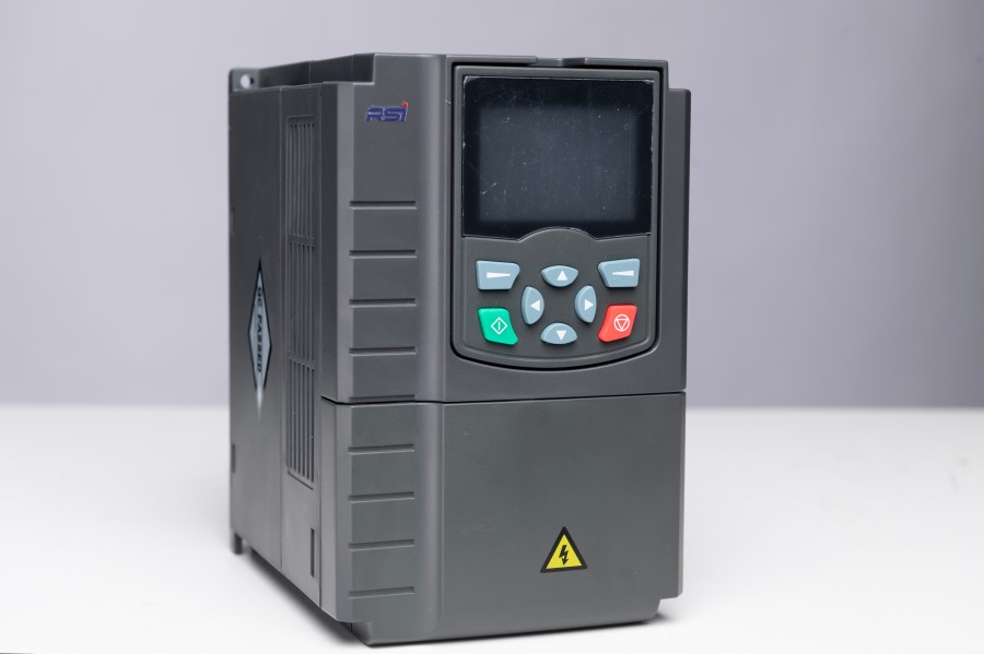 RS 485 Heavy Duty 11kw IP65 Solar Pump with 6kw to 55kw 10hp DC to AC Low Frequency Inverter VFD 20kw Power Three Phase Number