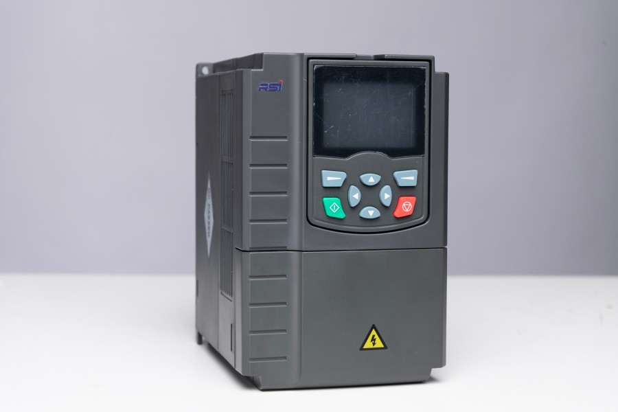 RS 485 Heavy Duty 11kw IP65 Solar Pump with 6kw to 55kw 10hp DC to AC Low Frequency Inverter VFD 20kw Power Three Phase Number