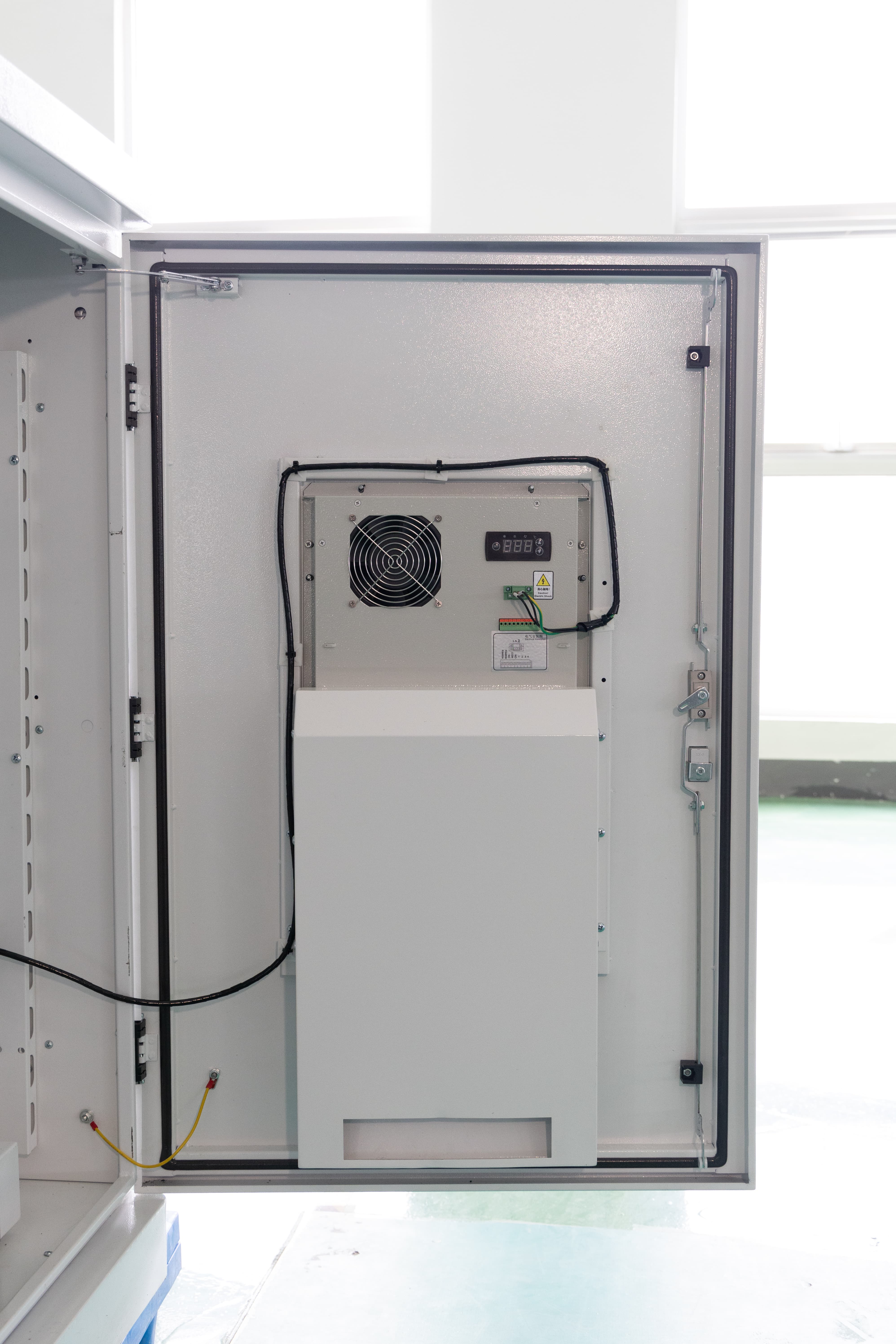 High Voltage Inverter Hybrid LiFePO4 Battery Energy Storage System All-in-One Solar Inverter Battery Commercial Grid Air Cooling