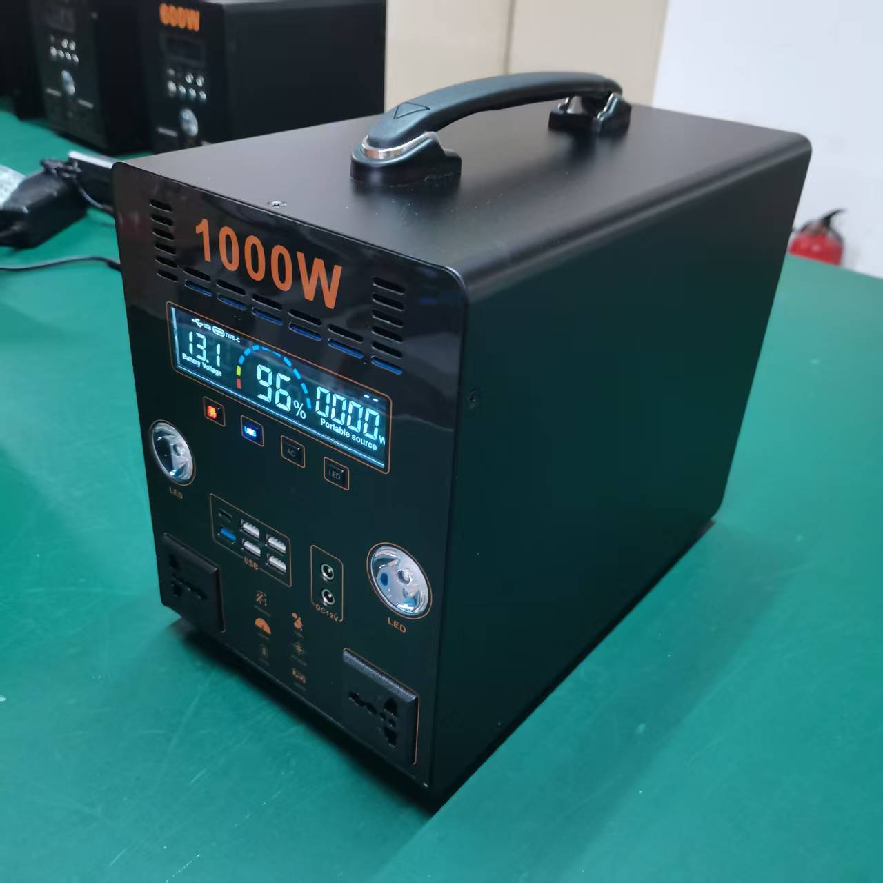 Reliable 2200W Hybrid Inverter Solar Generator with Lithium Ion Battery Jump Starter Flashlight for Home Emergency Power Car Use
