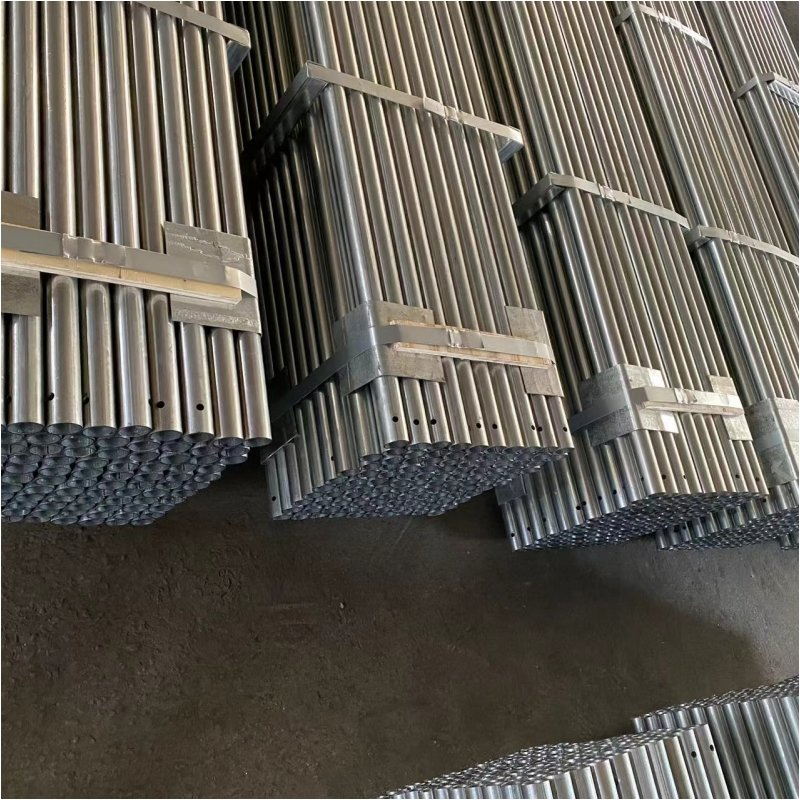 Heavy-Duty Galvanized Pipe Support for Thriving Greenhouse Grapes