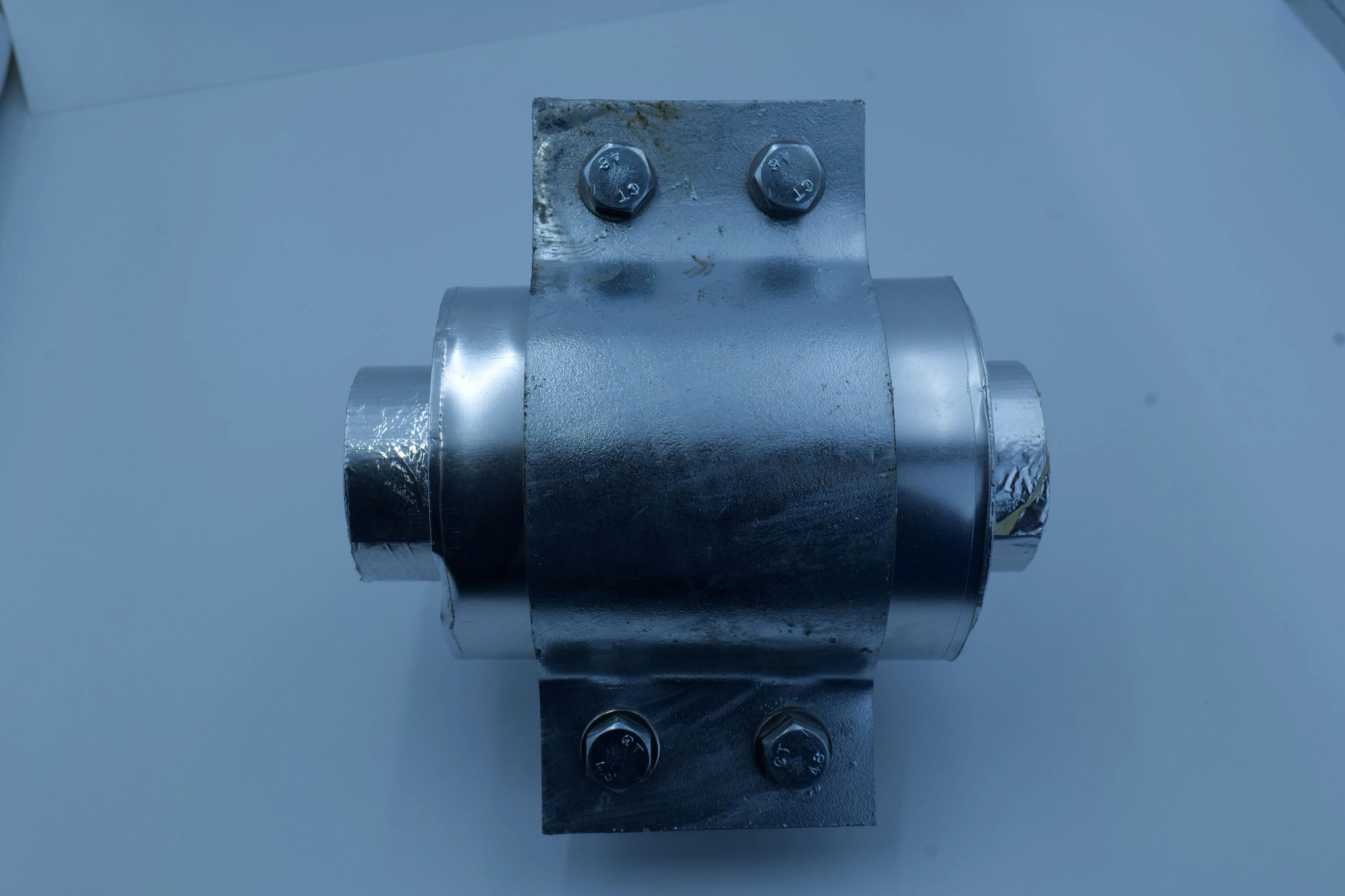 Heavy-Duty Sliding Pipe Support with Insulation for Extreme Temperatures