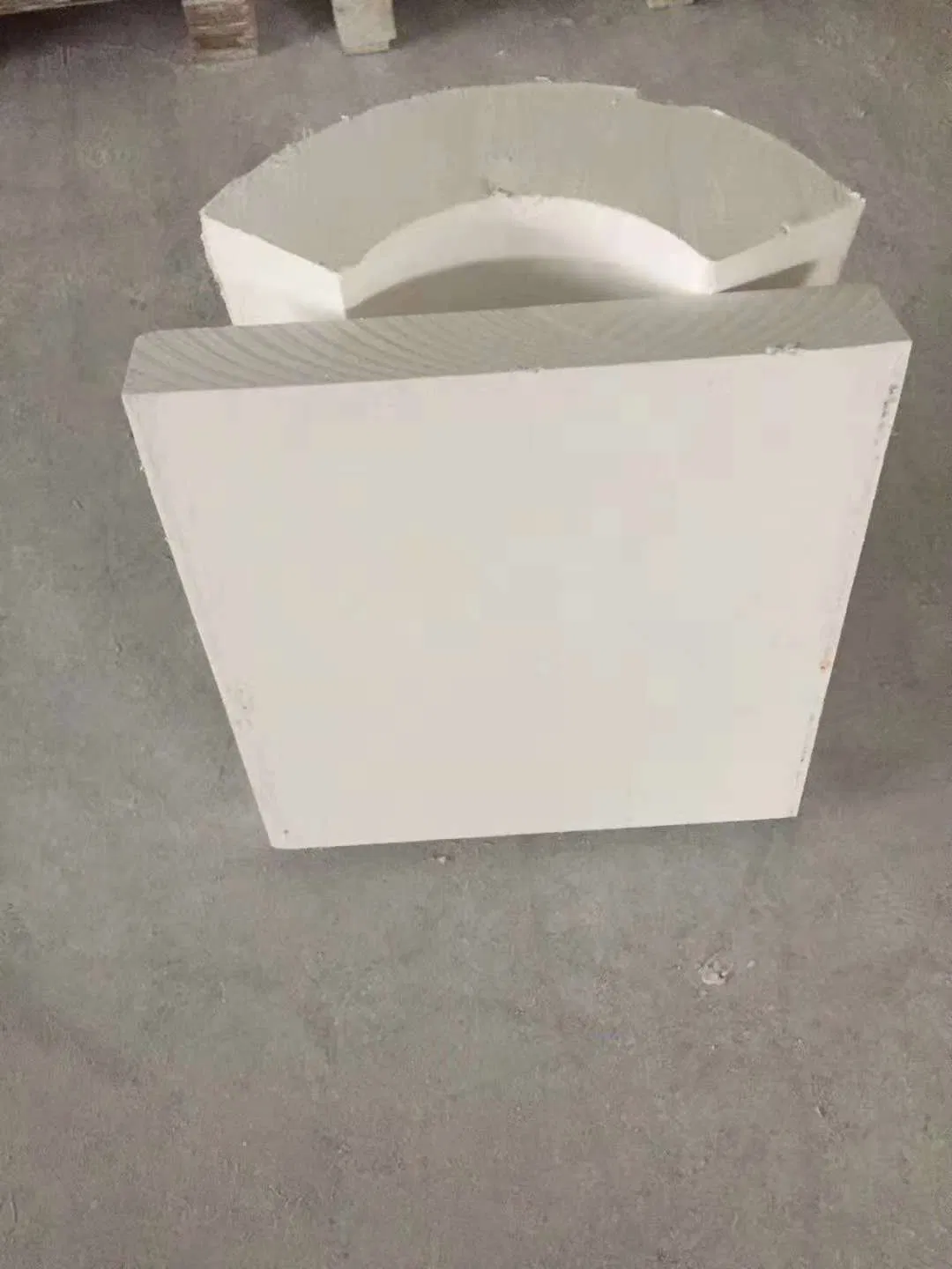 Factory Price Low Thermal Conductivity High Compressive Strength Thermal Conductivity Calcium Silicate Insulation Section Tube Calcium Silicate Pipe