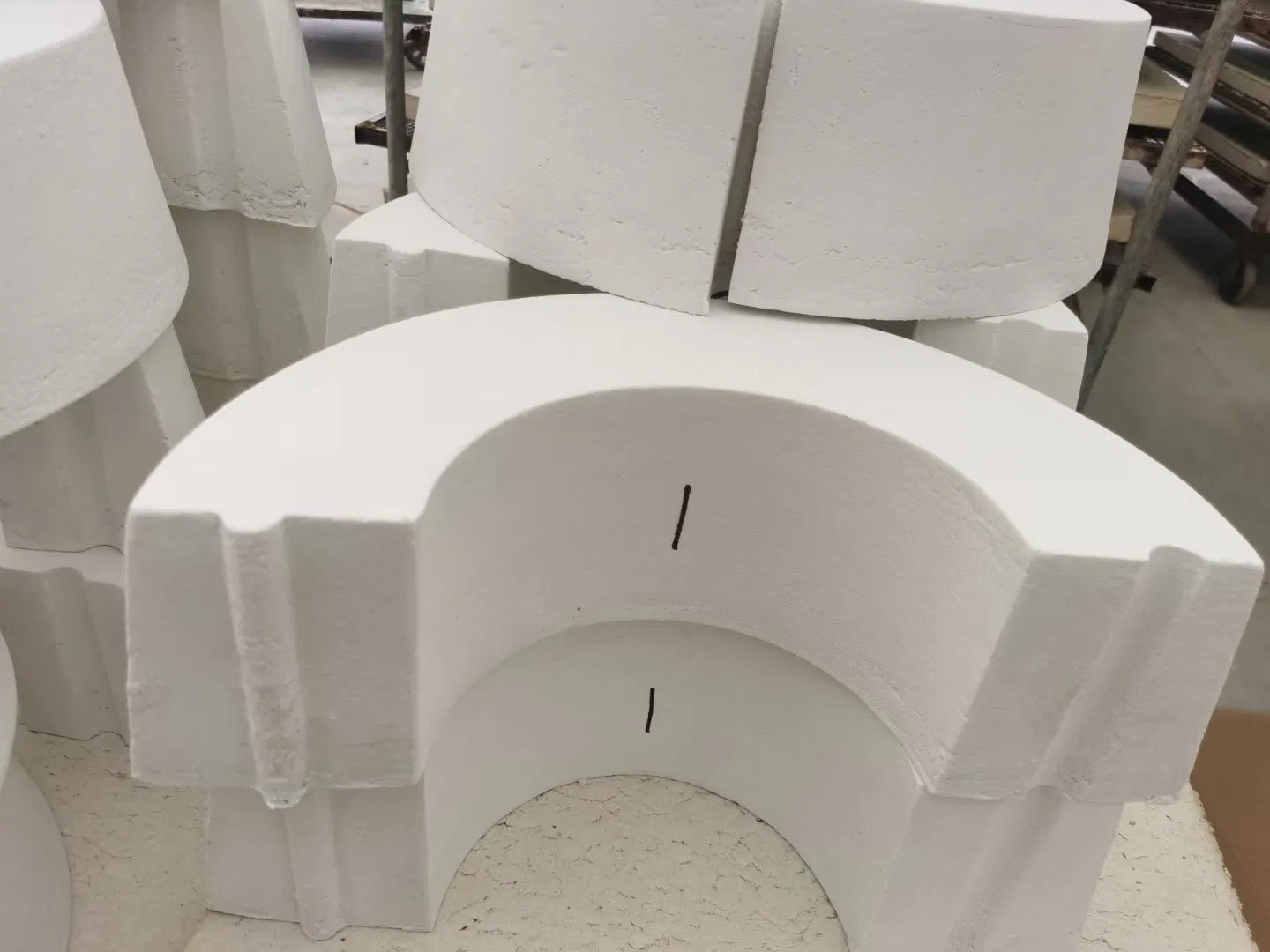 1000c ≤ 170 Kg/M3 Non Asbestos Fireproof Waterproof Light Weight Thermal Insulation Calcium Silicate Board/Pipe