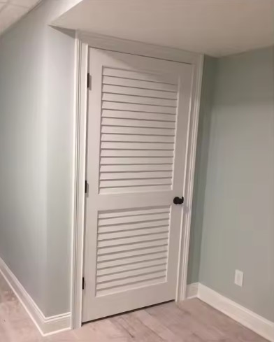 Contemporary Mahogany Louvered Wooden Entrance Door for Interiors