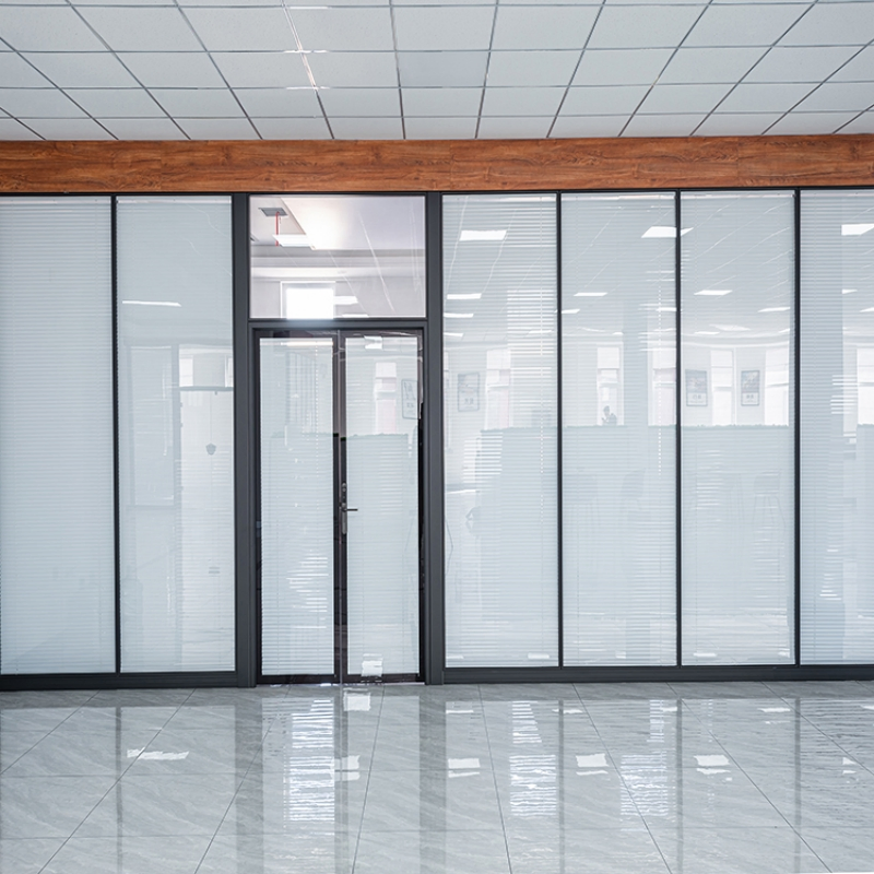 Sleek Aluminum Office Partition with Stylish Louvered Glass Door