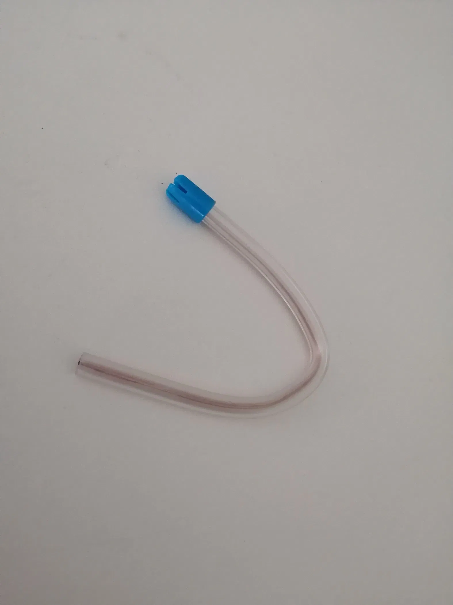Hot Sale Autoclavable Disposable Plastic Low Volume Suction Aspirator Tube Blue Tip Single Package