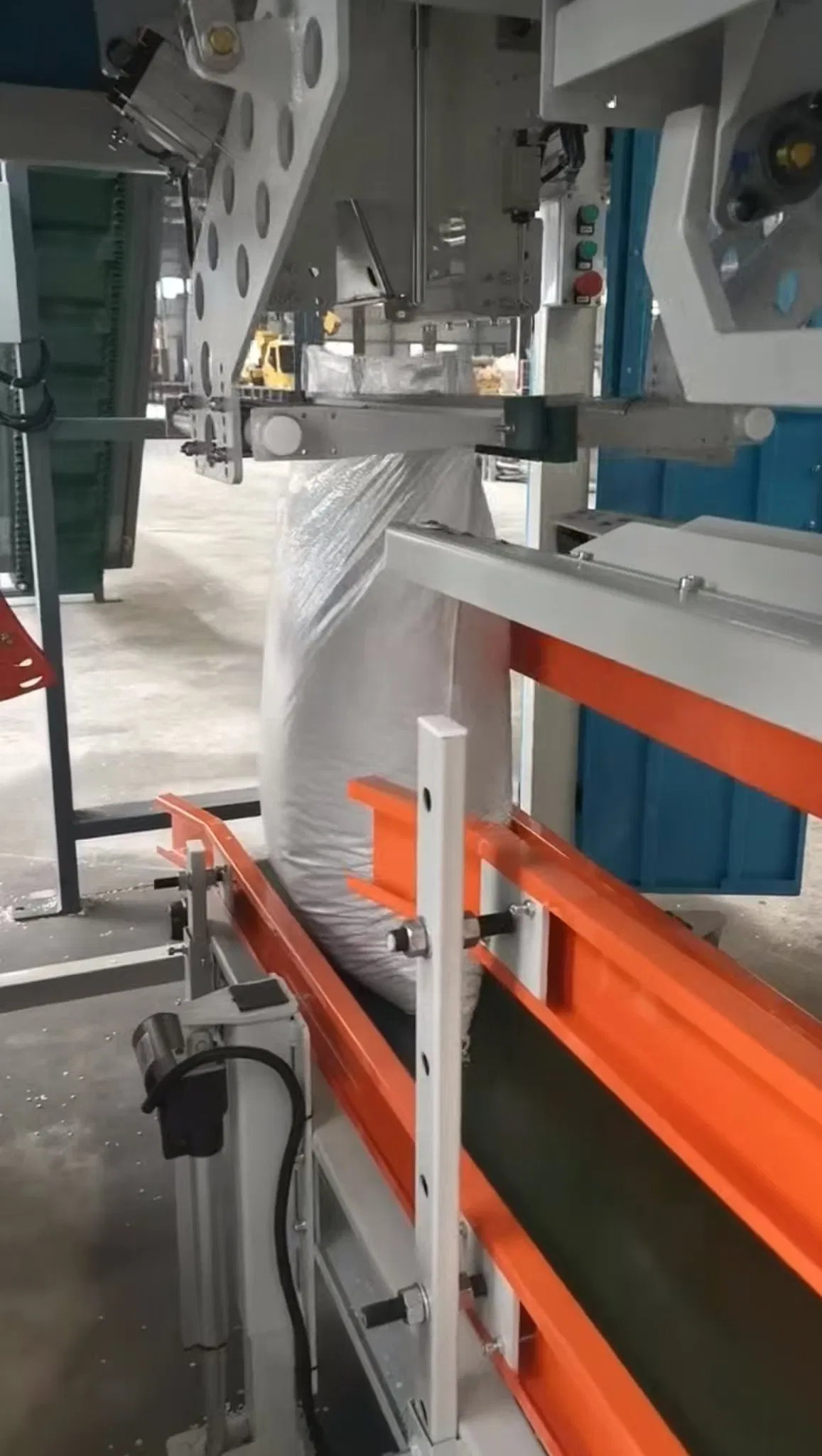 Bag-Holding Traction Device Can Be Used to Package Bagged Chemicals