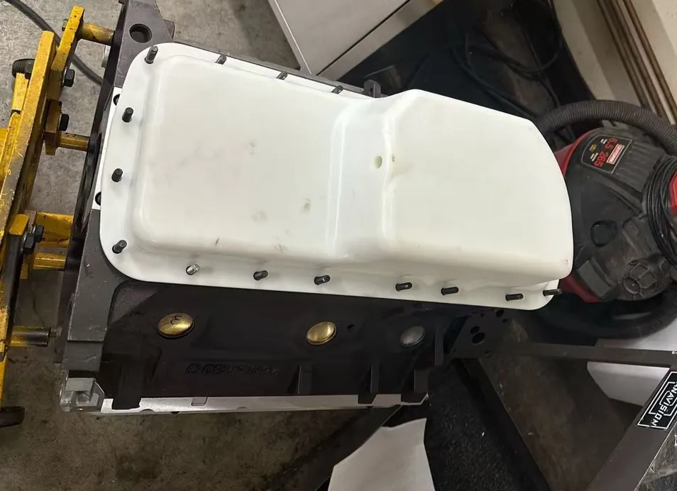 Engine oil pan