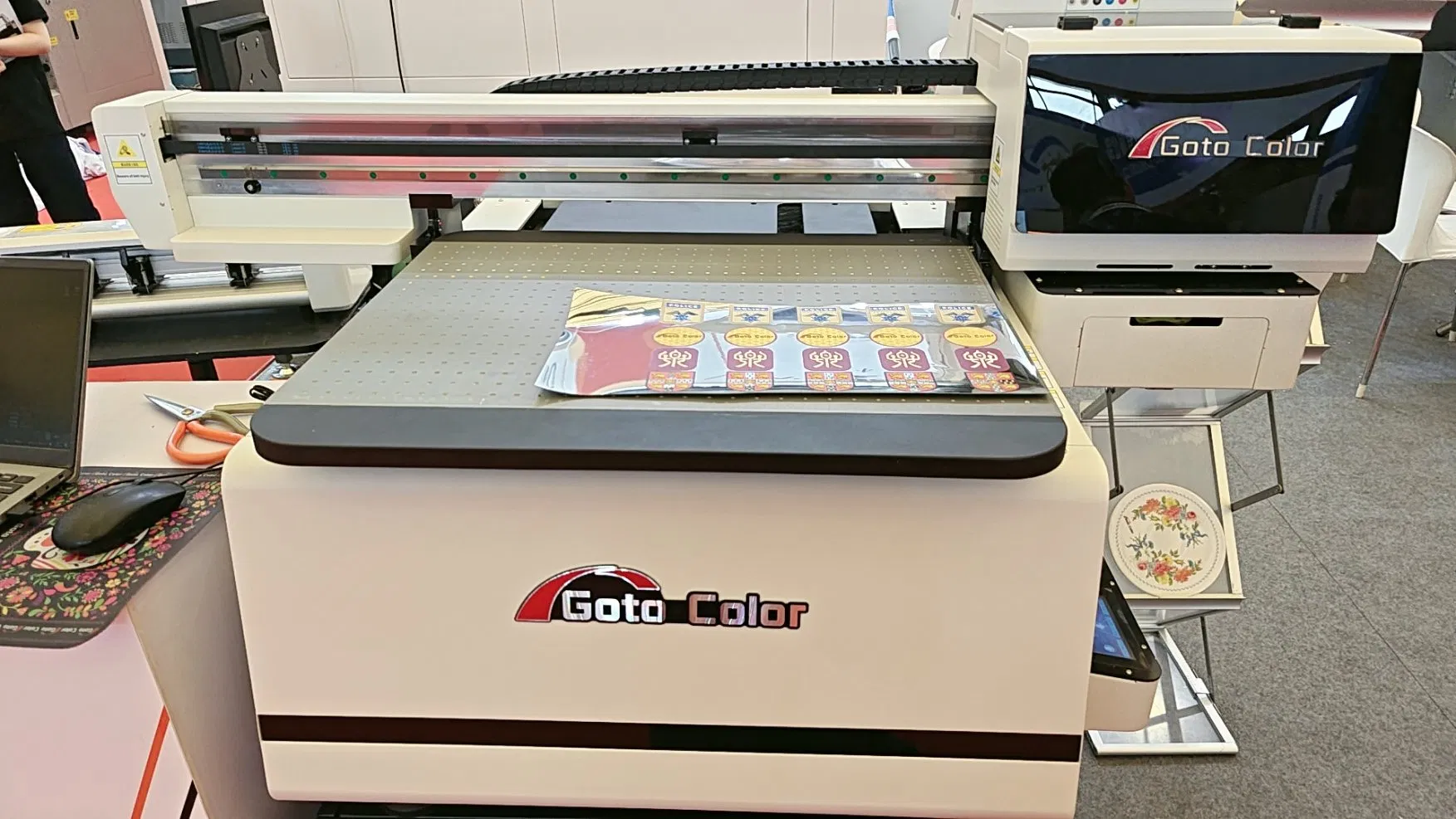 UV6040 UV Dtf Printer for Phone Case Pen Acrylic Leather Wood Glass Bottle Sticker Multi Color Inkjet Printers