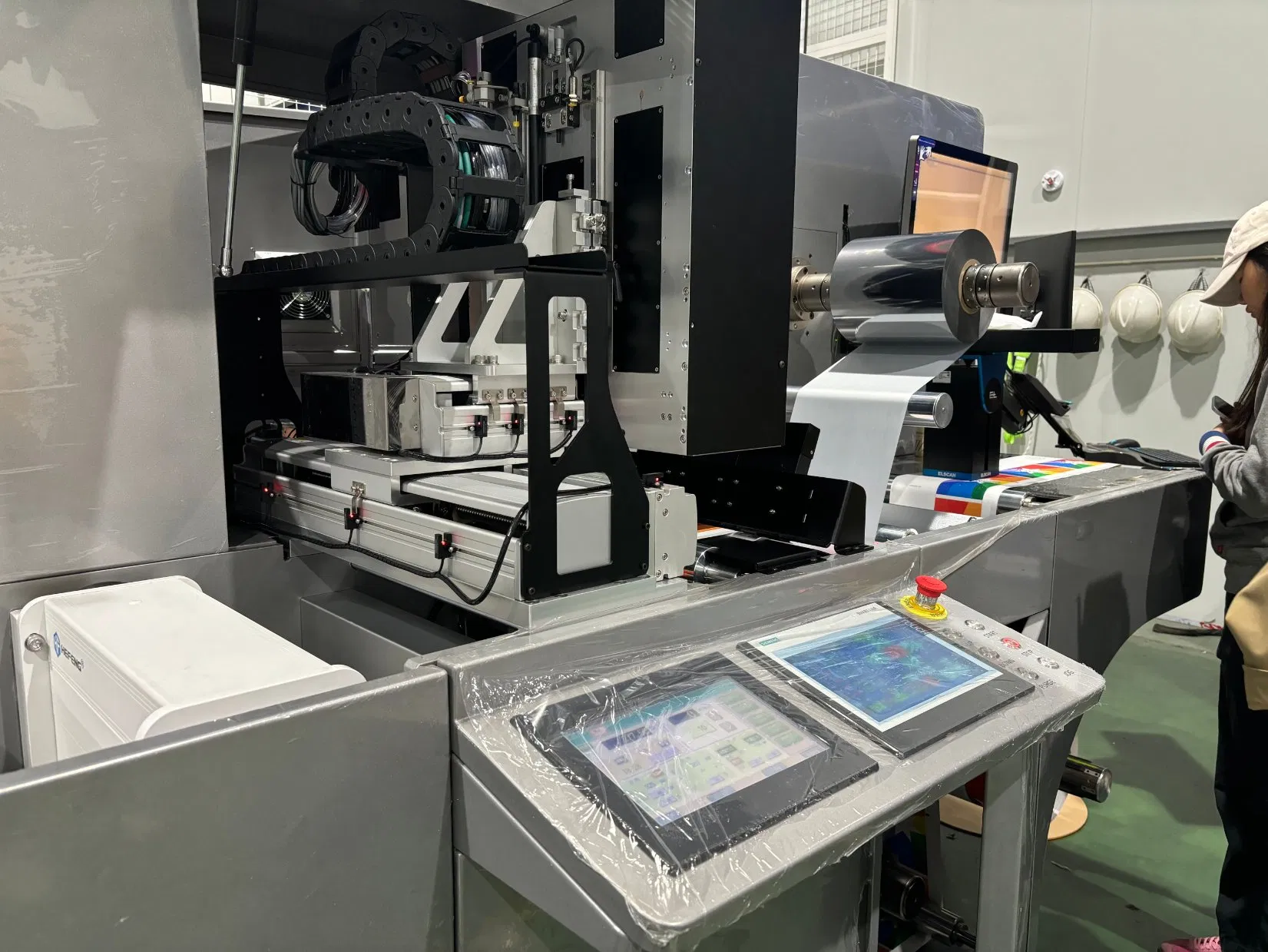 Digital Varnish-Drop-on-Demand embellishment Finish Machine for Label Roll-to-Roll