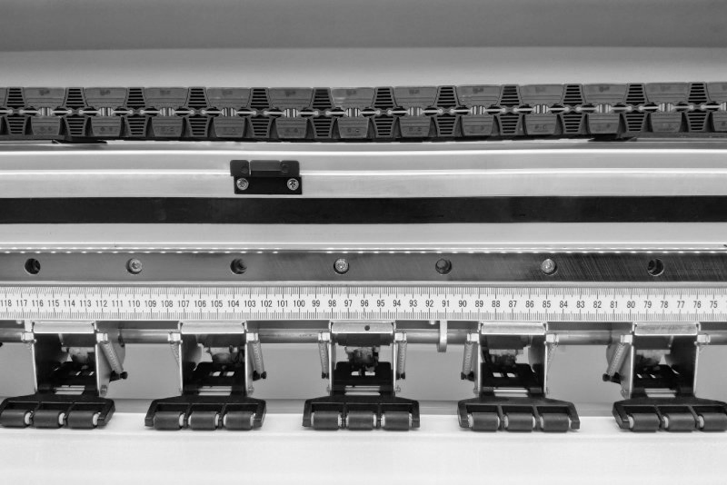 24inch Cap Shoe T-Shirt Best Textile Cloth Pigment Ink Printing Solution Dtf Digital Printer