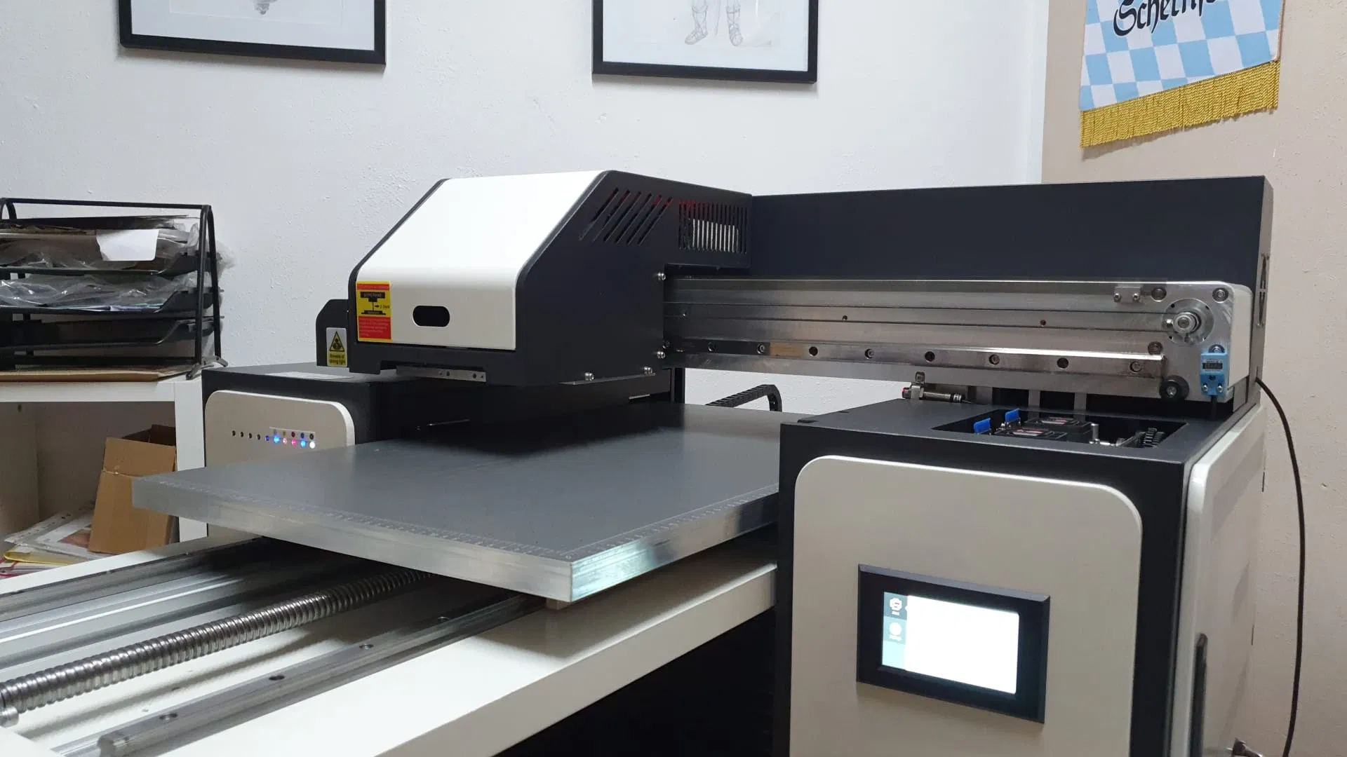 A2 Size 2 Printheads Impresora UV Cama Plana Con camera