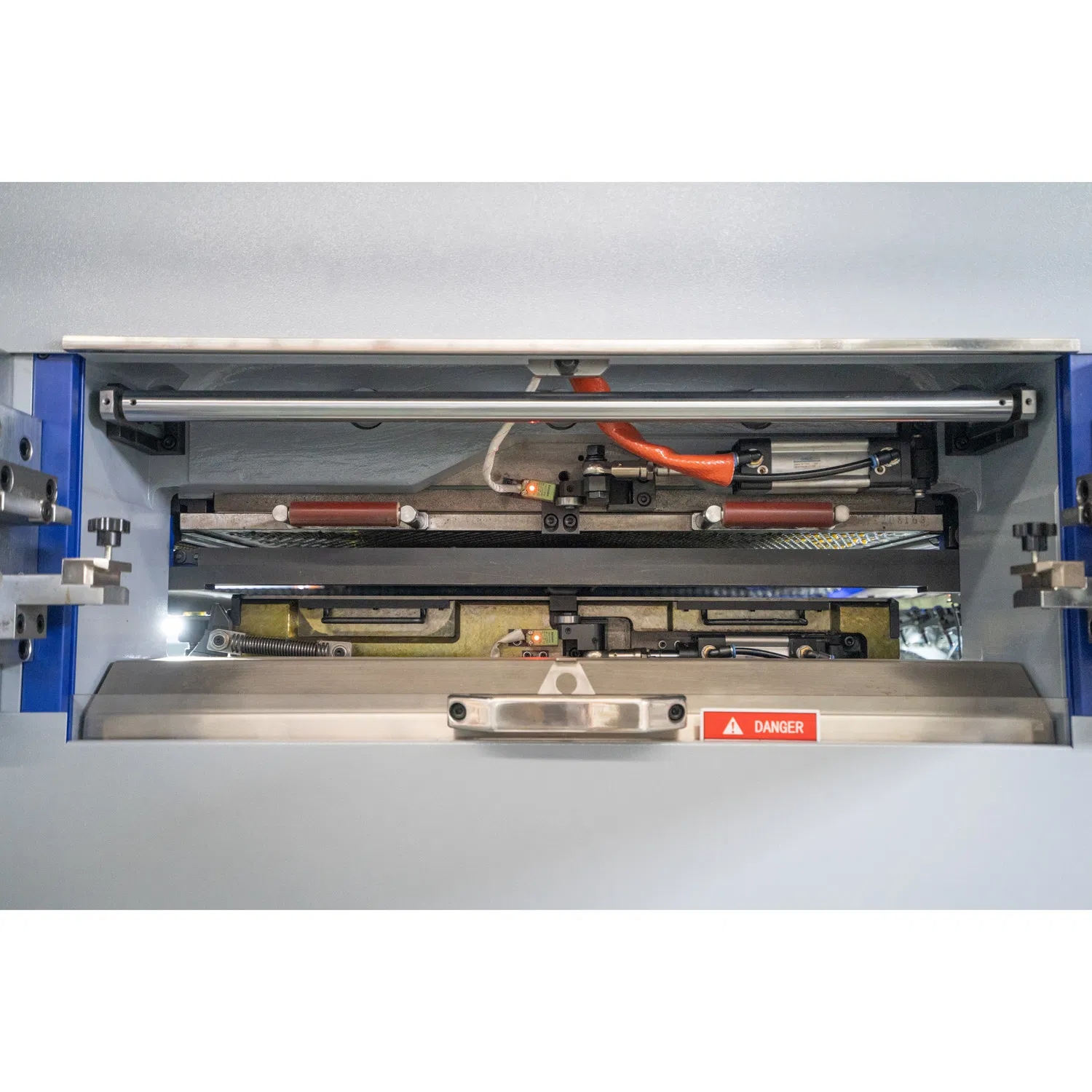 Wh-1050sf Efficient Integration of Automatic Die Cutting and Hot Foil Stamping Machine for Enhanced Packaging and Printing