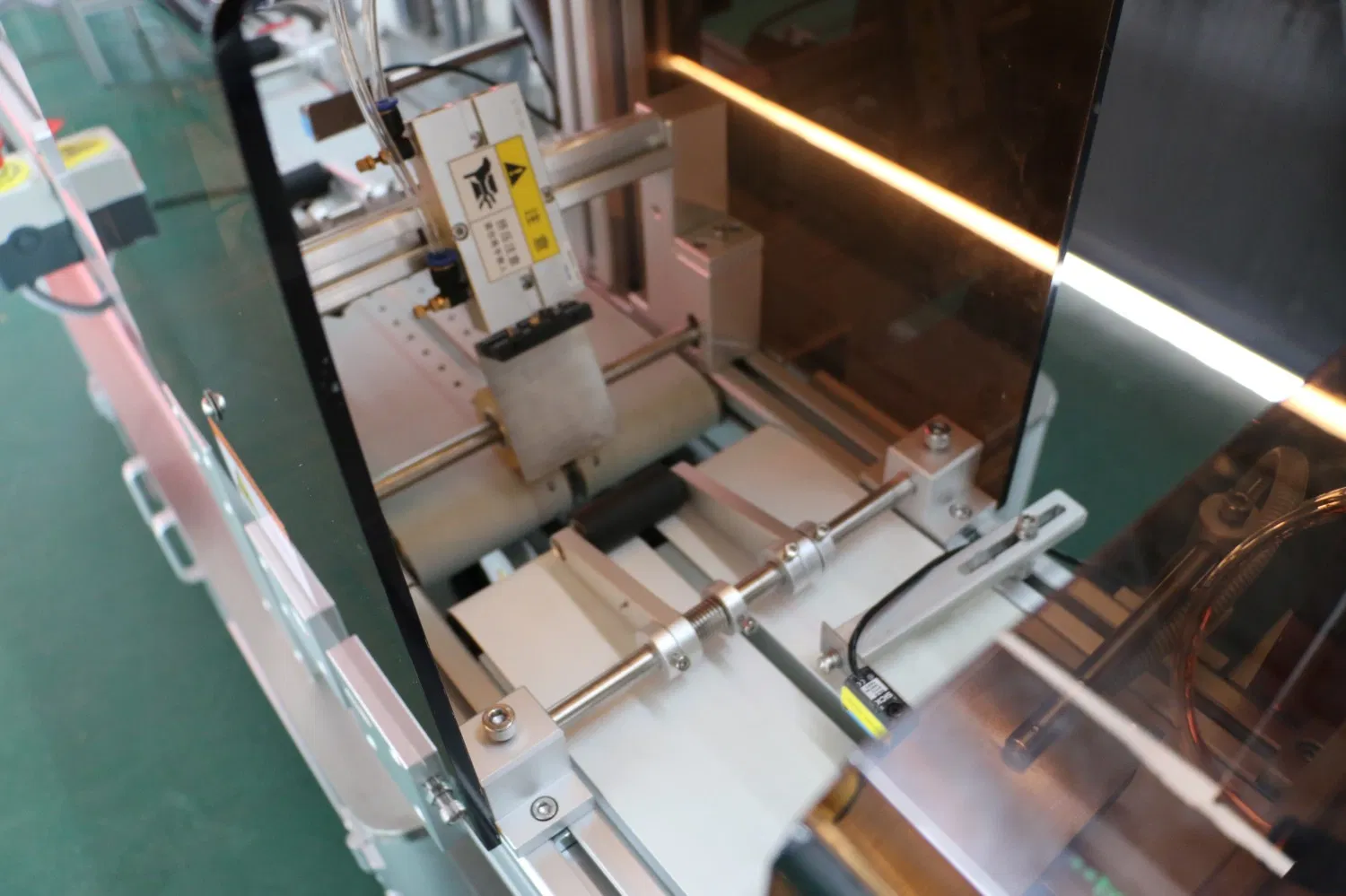 High-Speed Bag Application Labeling System for Packaging