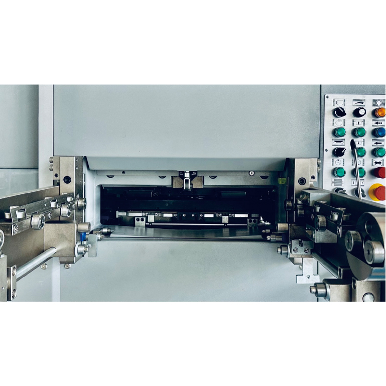 Smaller Size Automatic Hot Foil Stamping and Die Cutting Machine for Label Hangtag (LK60MT)