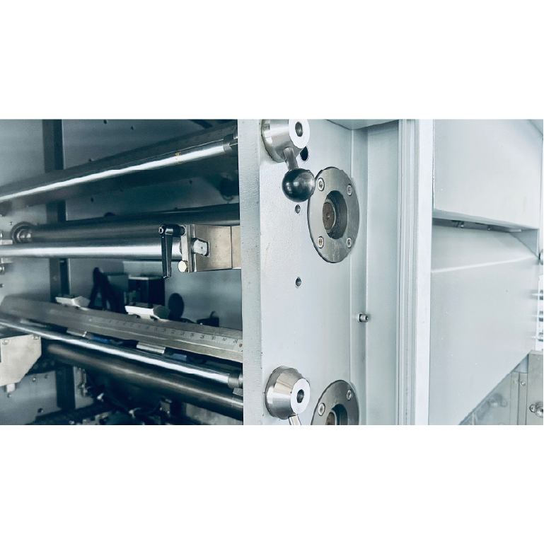 Smaller Size Automatic Hot Foil Stamping and Die Cutting Machine for Label Hangtag (LK60MT)