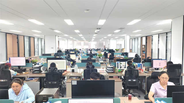 International freight cargo handling at AeroLoad facility