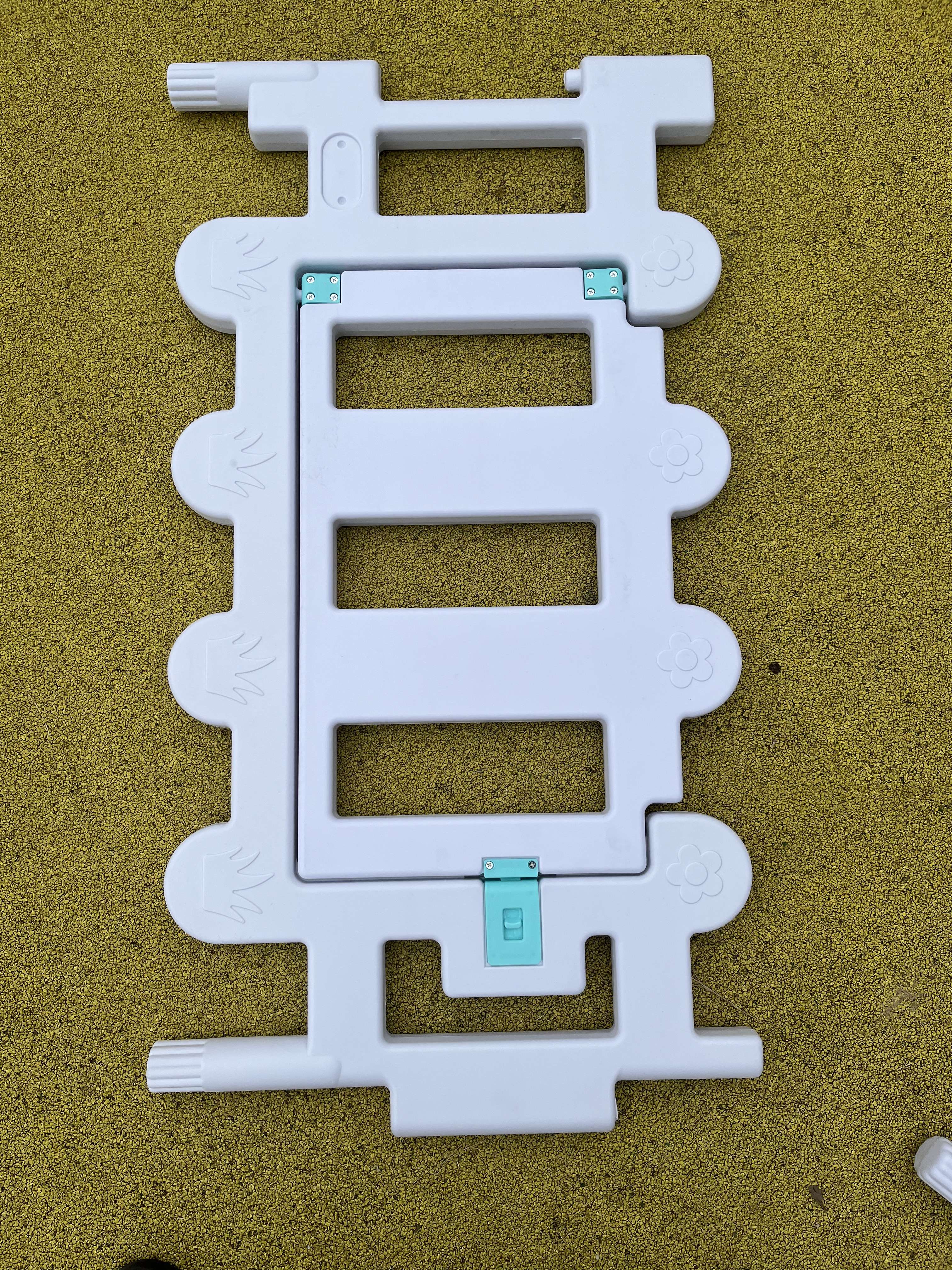White Plastic PE Play Yard Fence Soft Playpen for Backyard Play or School Playgrounds