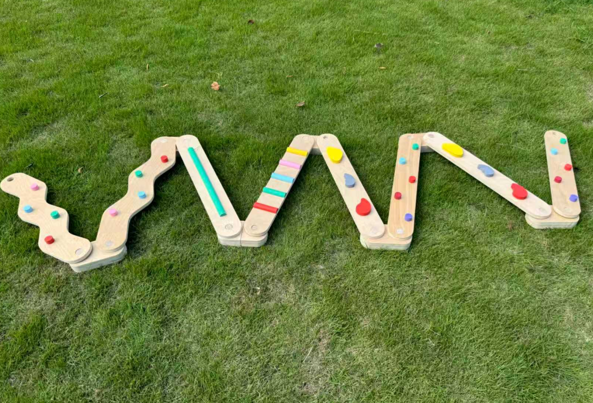Factory Quality 8 Pcs Wooden Indoor Foldable Kids Balance Beam &amp; Board Wobble Exercise Gym Toy for Toddler Outdoor Use
