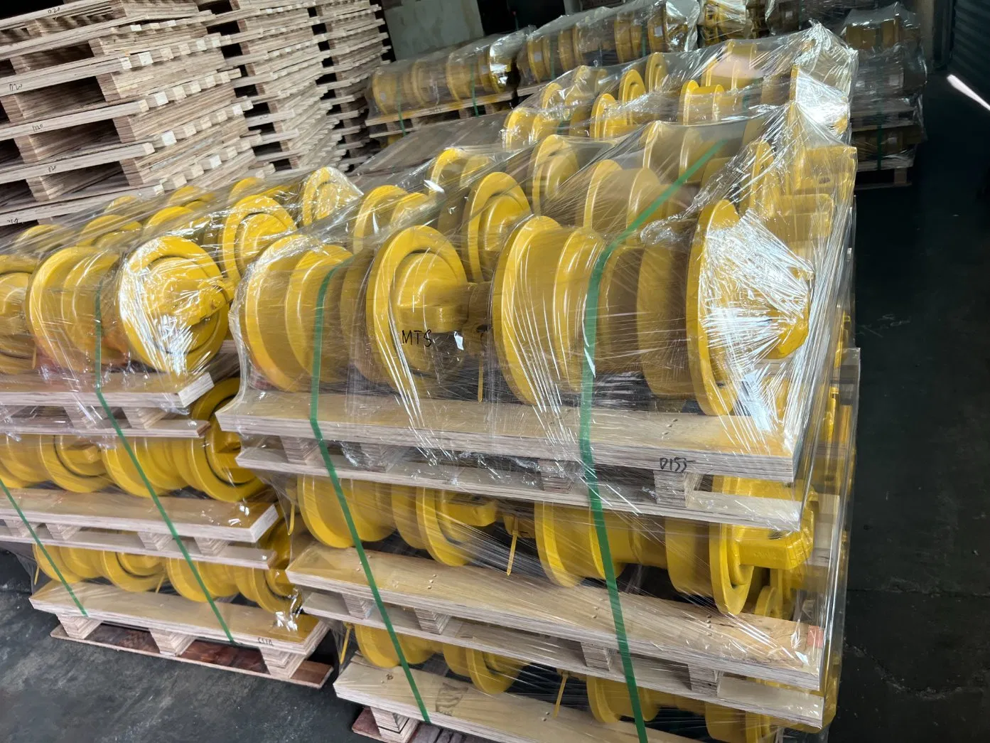 Customized High Quality Factory Price Bulldozer Undercarriage Spare Parts for Komatsud40 D41A-6 D41p-6 D50 D53 D61ex-12 D61px-12