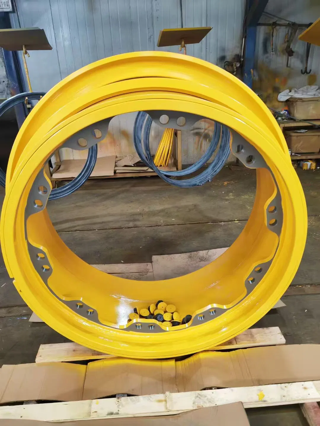 Mining Adt Rdt Dump Trucks Steel Tubeless Wheel Rims Welding 49-17.00/3.5 5PC 35-31.00/4.0 35-27.00/3.5 35-17.00/3.5 57-32.00/5.0 25-10.00/1.5 China Supplier