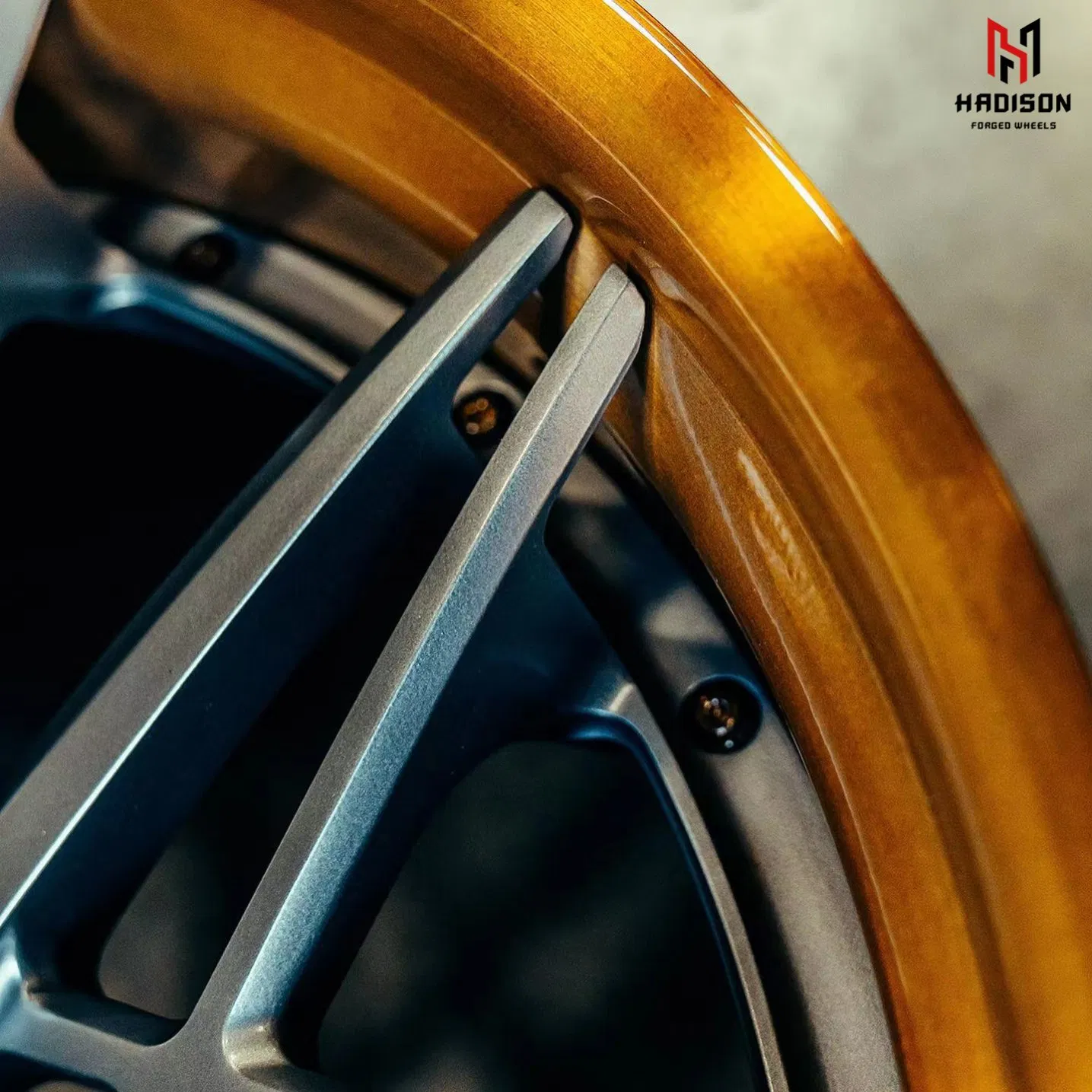 Hadison Custom 2-Piece Staggered Spoke Multi-Spoke Forged 5X114.3 20 21 22 Inch Wheels Rims for Ferrari F8 Spider Roma Portofino