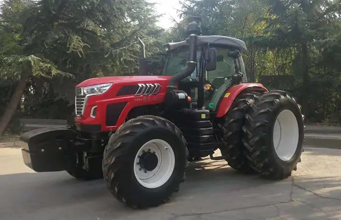 High Power 160HP 4X4 Heavy Duty Agriculture Tractor Lt1604 Featuring 4WD Wheel Engine Pump Gearbox Bearing Core